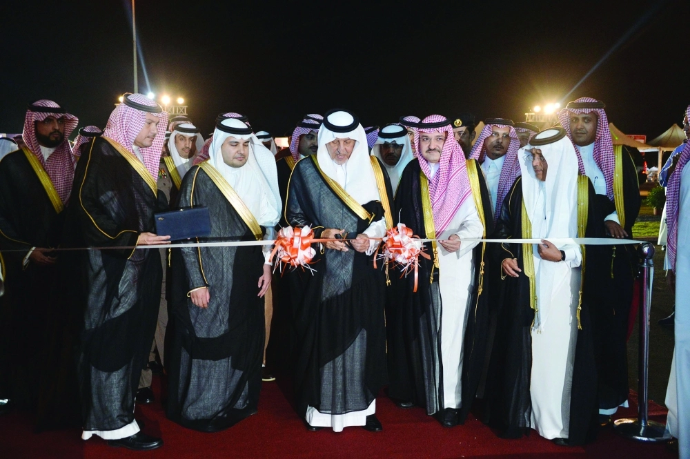 الفيصل يفتتح المعرض                                                        (مكة)