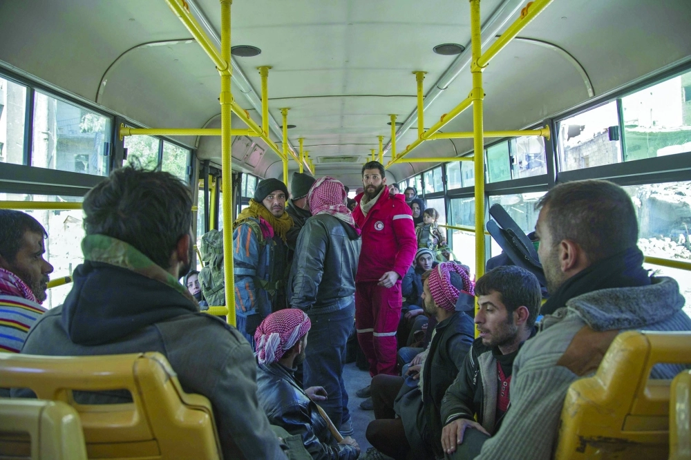 أسر مقاتلين تغادر شرق حلب 