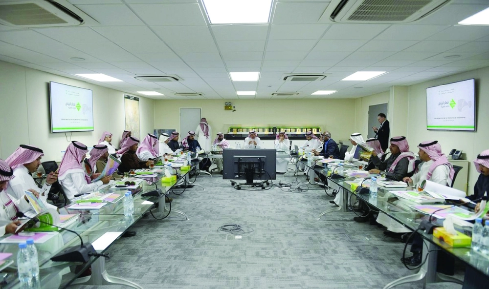 وفد الرؤساء يشاهدون عرضا مرئيا عن المشروع  