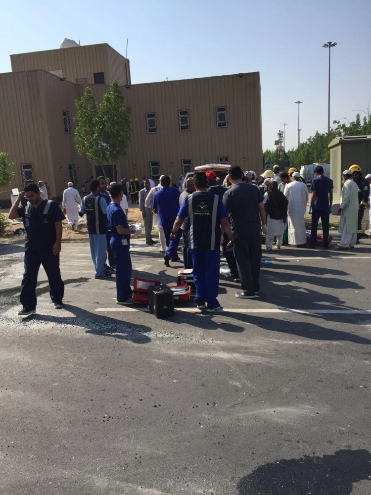 الفرق الإسعافية خلال مباشرة الحادث (مكة) 