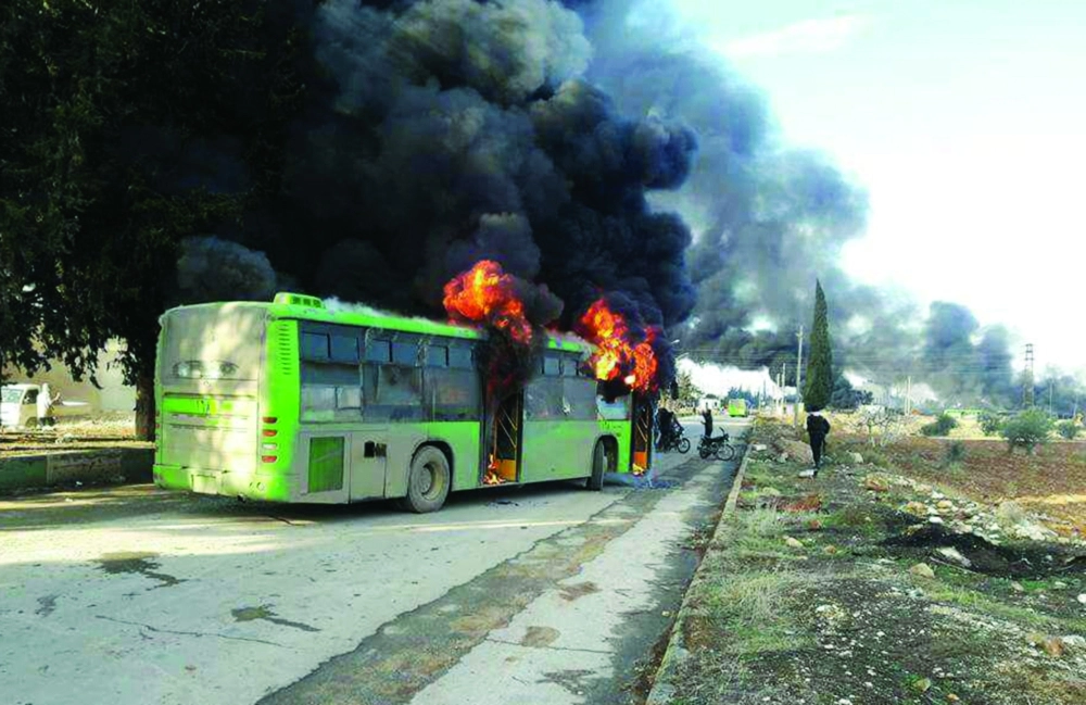حافلات في طريقها إلى الفوعة وكفريا أحرقت في هجوم                                                                                                    (أ ب)
