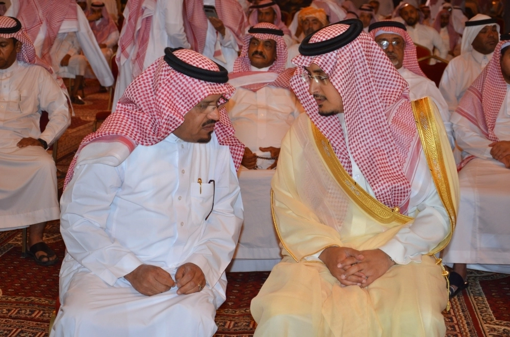 الأمير فيصل بن محمد متحدثا لذوي الفقيد       (عبدالمحسن دومان)        