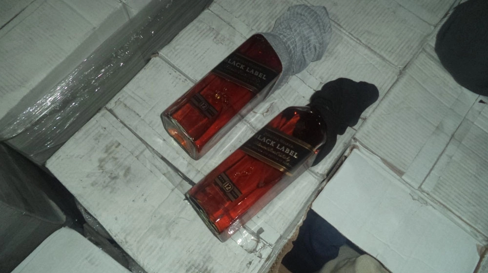 زجاجات الخمر المخبأة  (واس) 