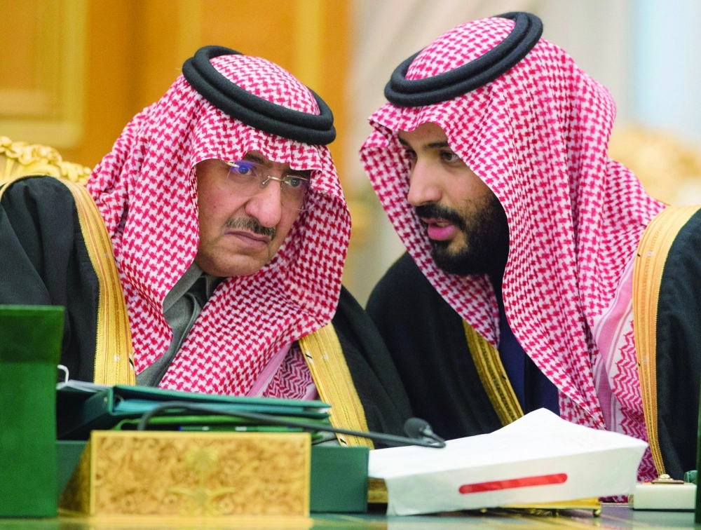 الأميران محمد بن نايف ومحمد بن سلمان خلال الجلسة