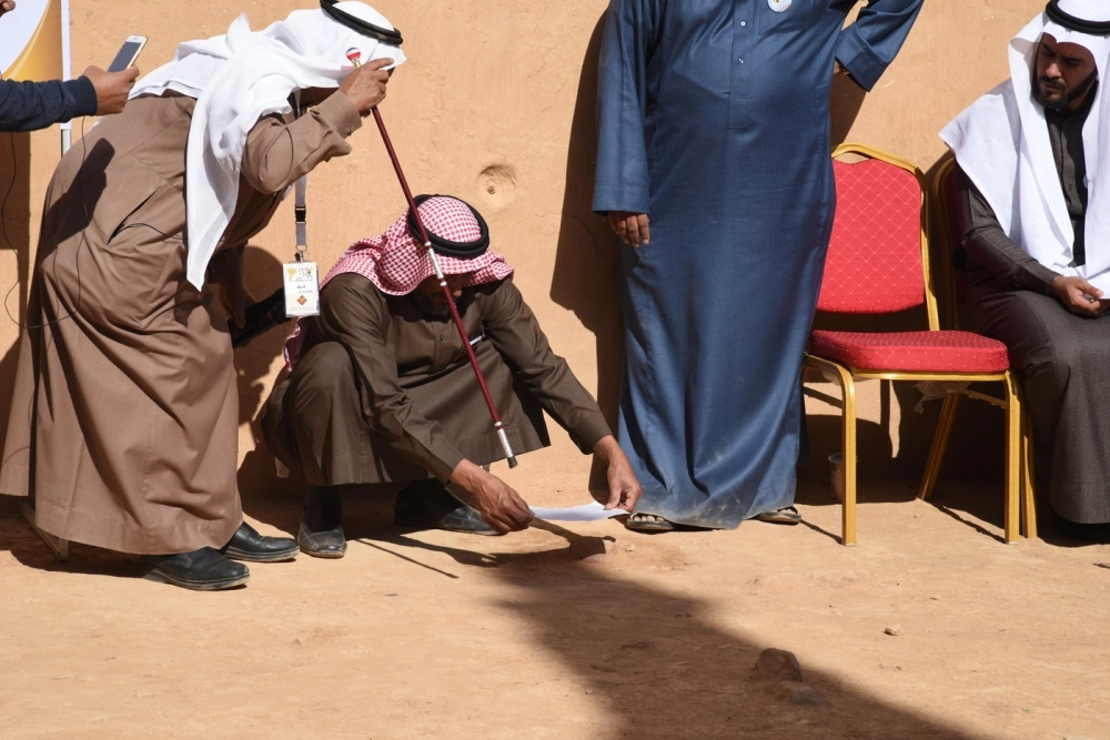 ترقب ومتابعة للظل في طنطورة العلا         (مقبل العمراني)