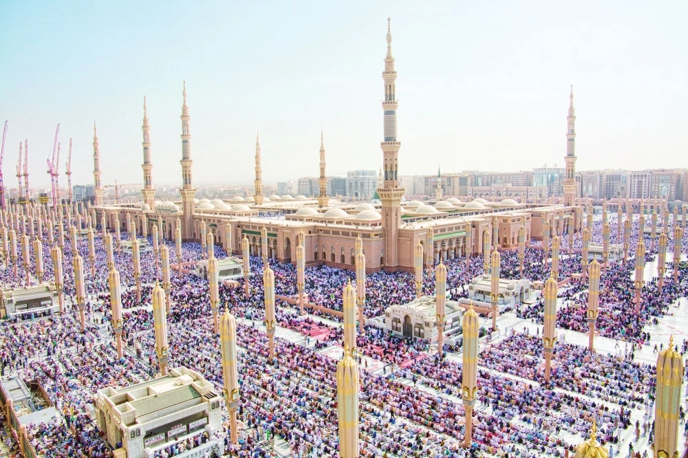 جموع المصلين في المسجد النبوي أمس  (أنس الحارثي) 