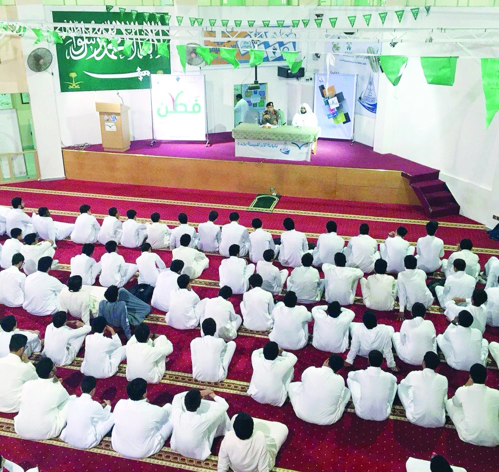 ندوة سابقة لطلاب في إحدى المدارس                       (مكة)