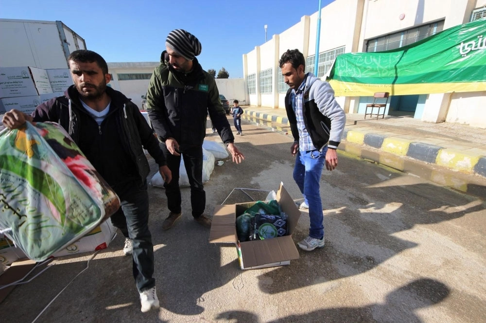 من أعمال توزيع المساعدات (واس)