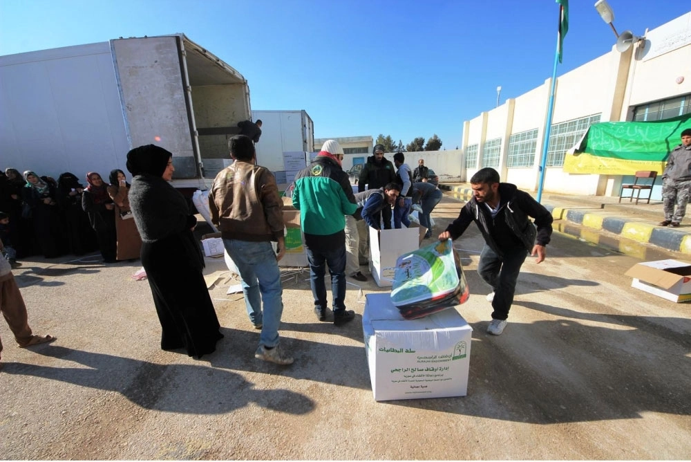 من أعمال توزيع المساعدات (واس)