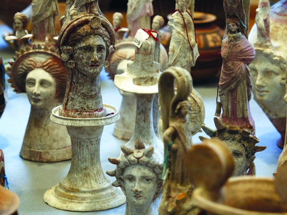 مجموعة من التماثيل الرومانية    (independent)