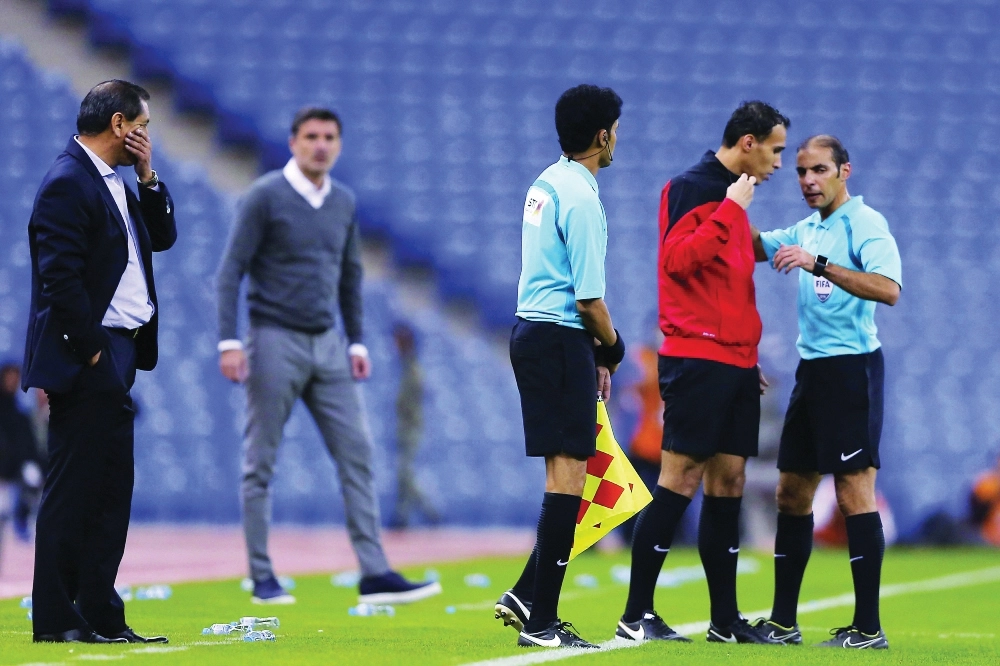 مشاورات بين حكم الساحة والمساعدين الأول والرابع قبل إلغاء جزائية النصر