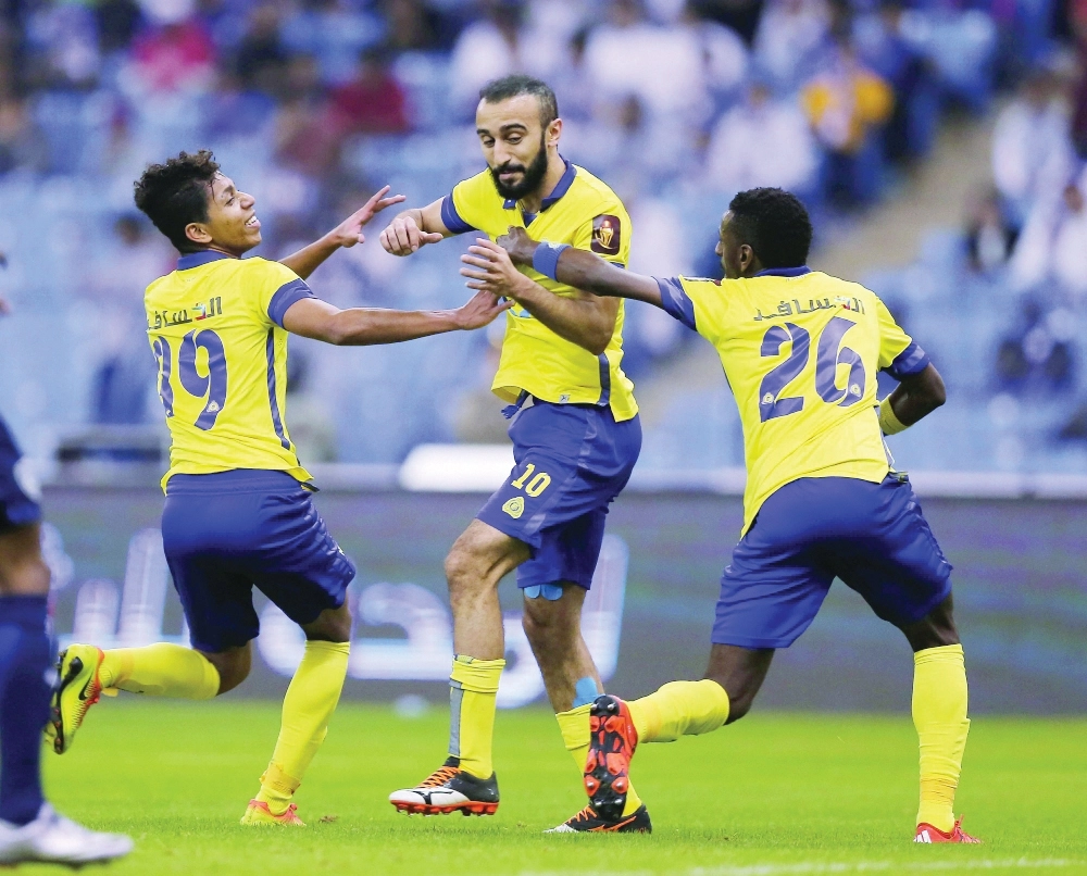 السهلاوي محتفلا بهدفه وسط مشاركة الدوسري وشراحيلي (محمد مشهور)