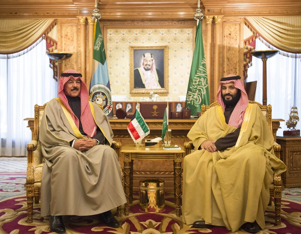 الأمير محمد بن سلمان لدى استقباله محمد الصباح اليوم 
 (بندر الجلعود)