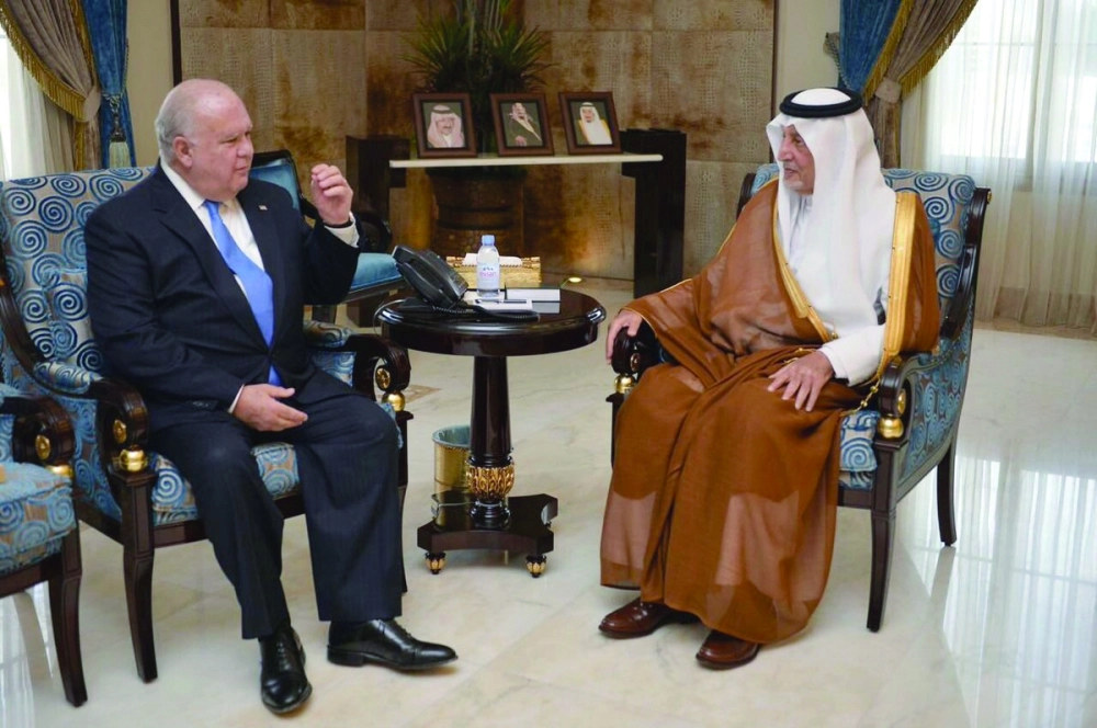 خالد الفيصل لدى استقباله جوزيف ويستفول                              (مكة)