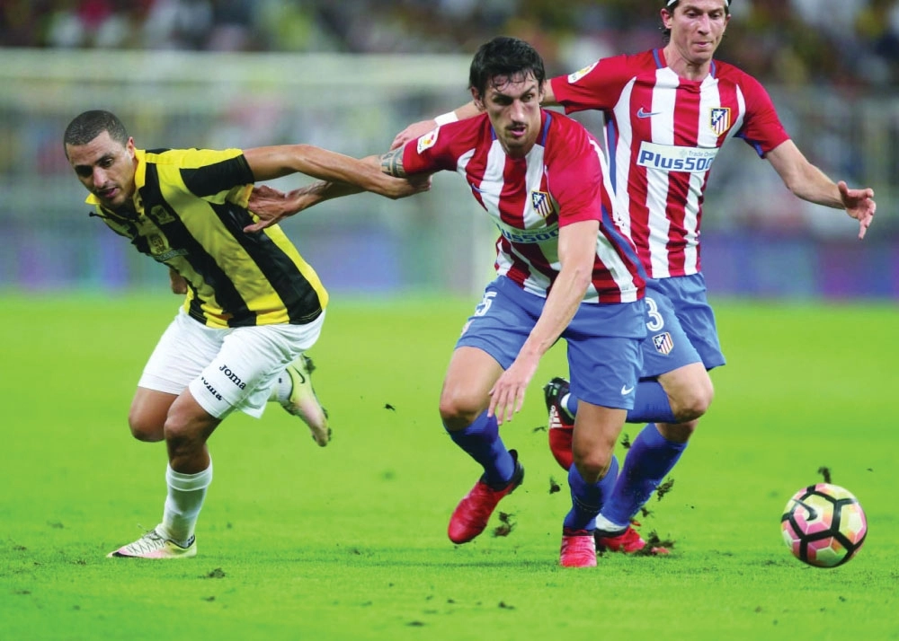 جانب من مباراة الاتحاد وأتلتيكو مدريد أمس