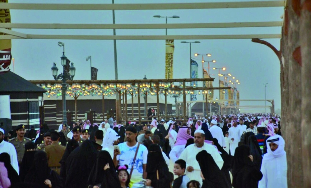 إقبال على فعاليات السوق                 (واس)