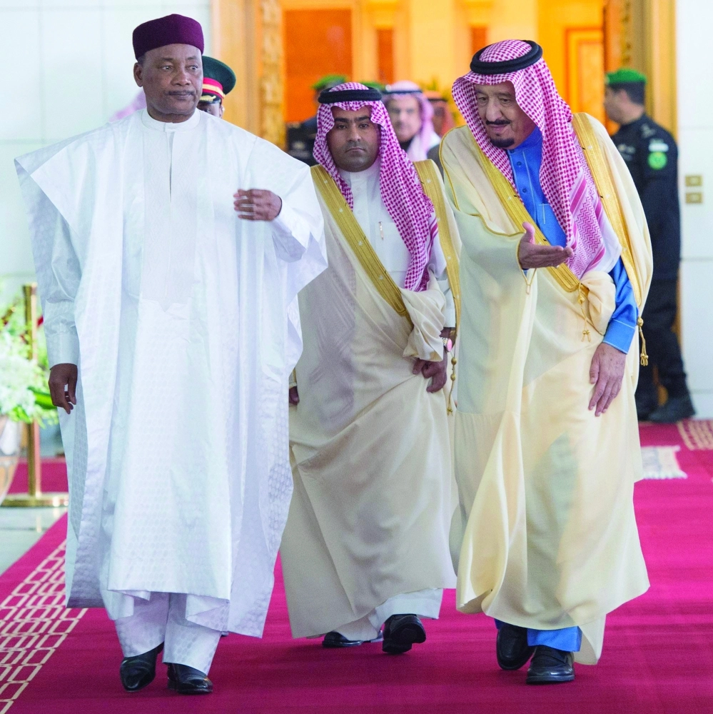 الملك سلمان لدى استقباله إيسوفو محمدو  (واس)