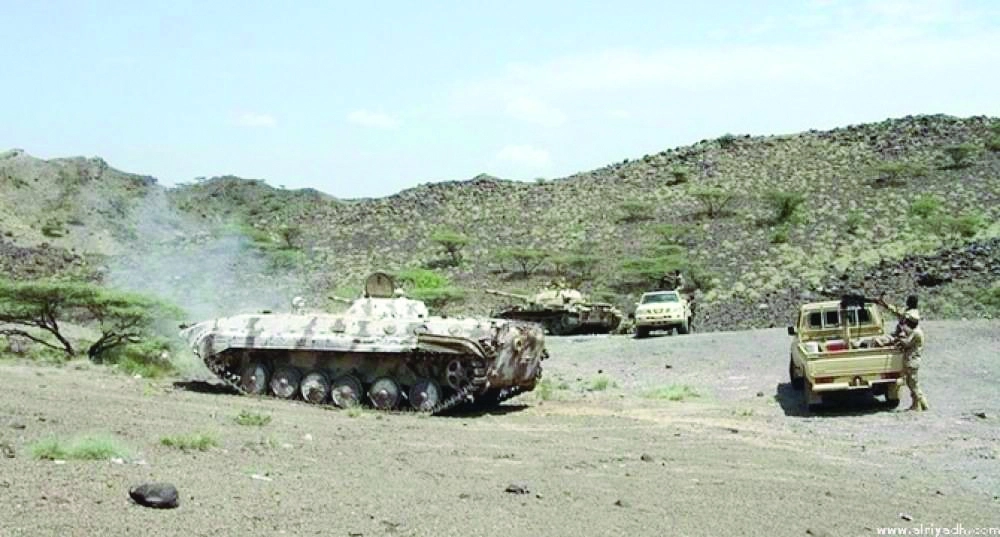 مدرعات بجيش الشرعية خلال اشتباكات مع الانقلابيين (مكة)