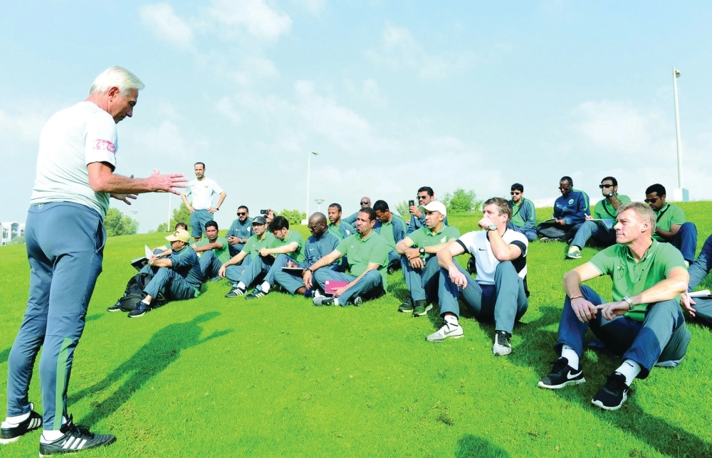 مارفيك خلال محاضرته المدربين الوطنيين                                                                                                             (مكة)