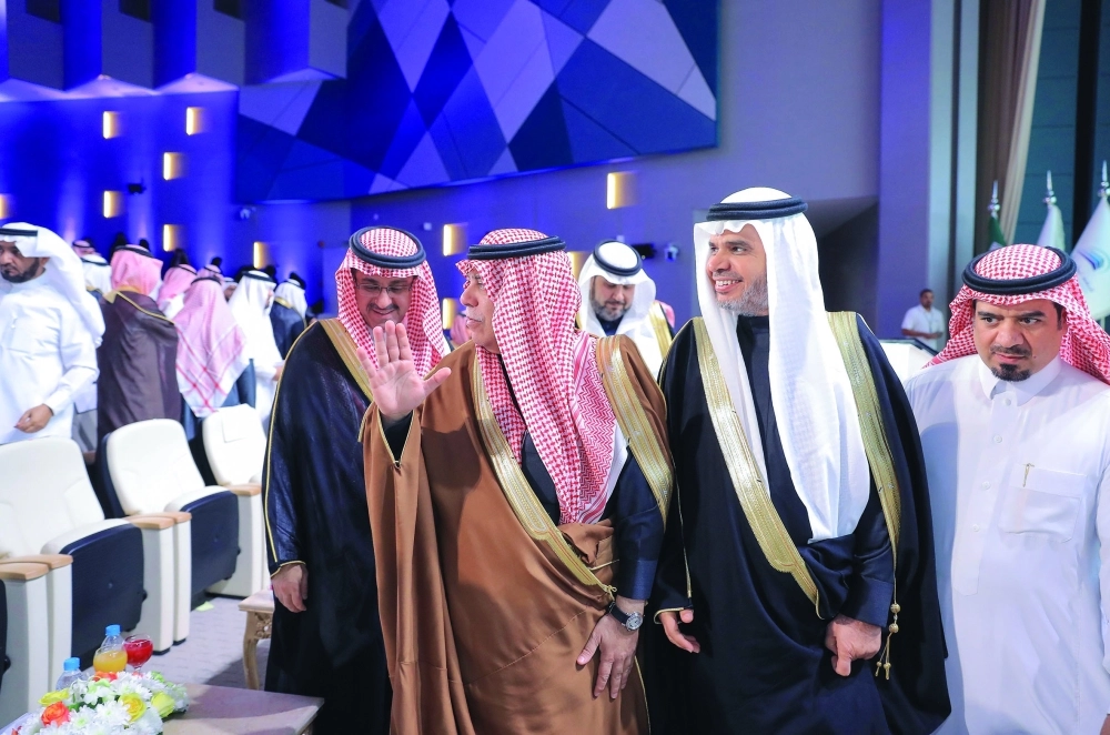 وزيرا التجارة والتعليم أثناء حضور المؤتمر (واس)