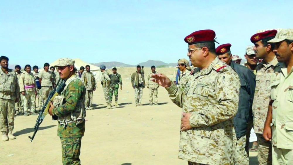 رئيس الأركان اليمني يتفقد في مأرب أمس وحدات عسكرية انضمت للشرعية   (سبأ نت)