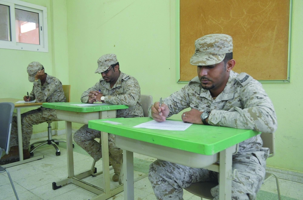 مرابطون أثناء تأدية الاختبارات اليوم (واس)