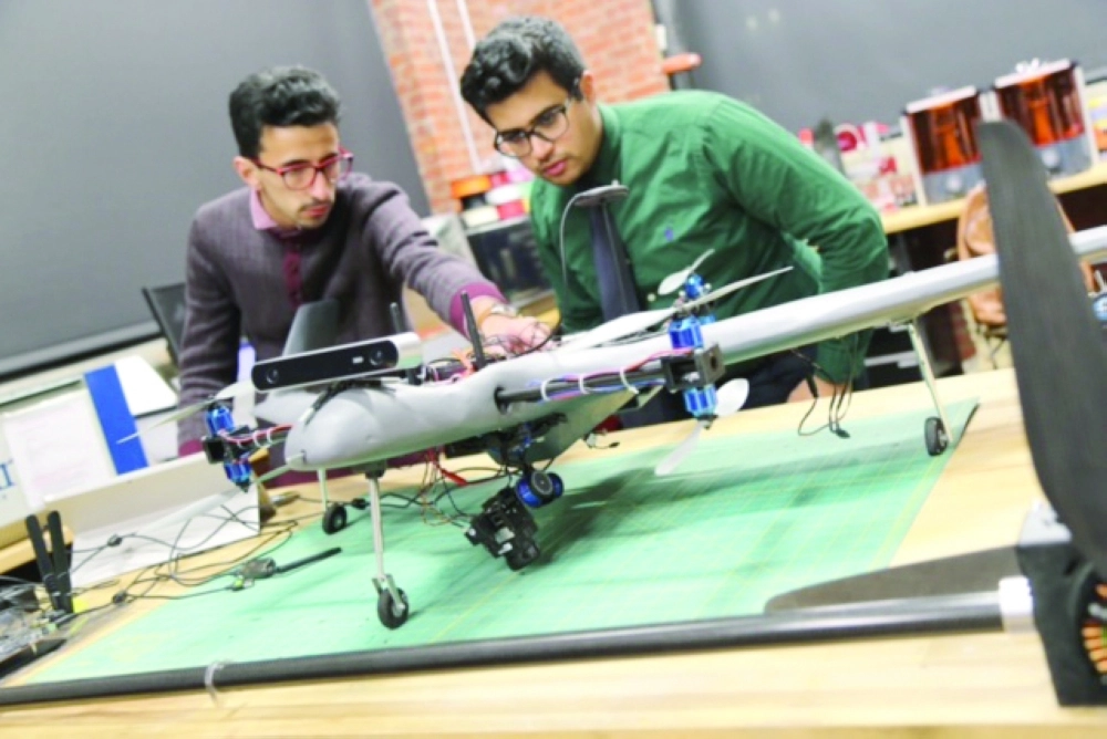 الزهراني والعمري خلال عمليات التطوير                       (مكة)