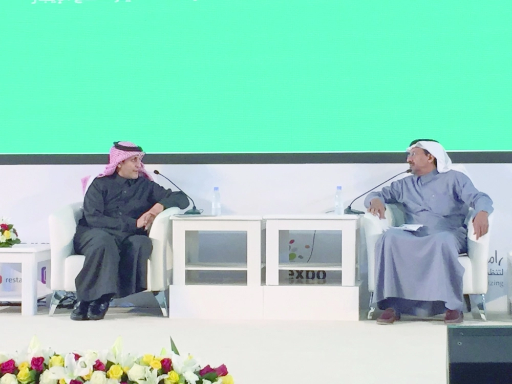 البطي يتحدث في الورشة                  (مكة)