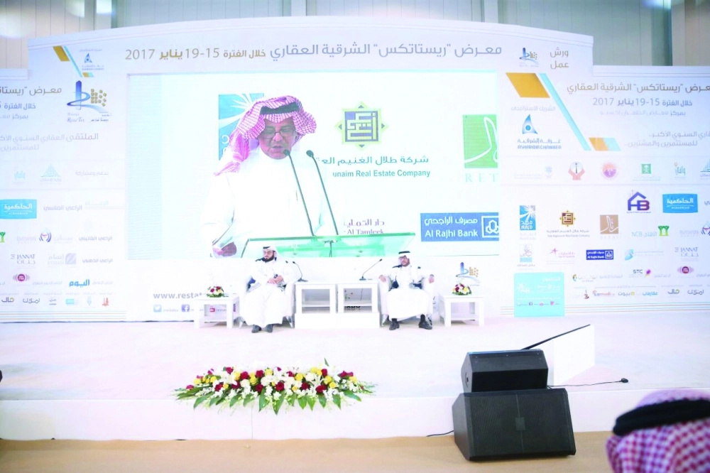 جانب من ورشة العمل أمس ( مكة )