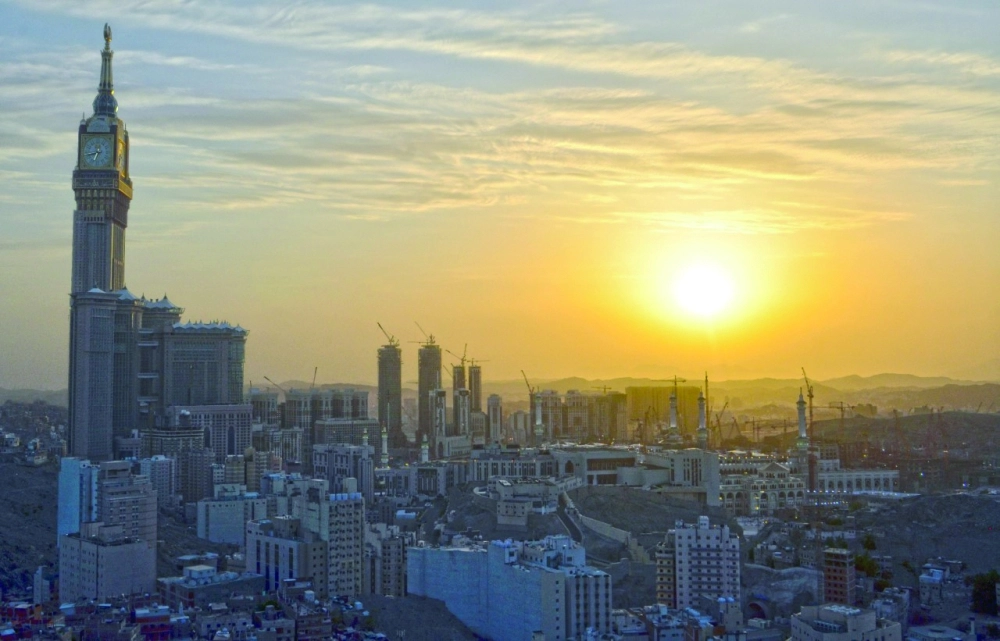 لحظة غروب الشمس في العاصمة المقدسة                     (عبدالمحسن دومان)