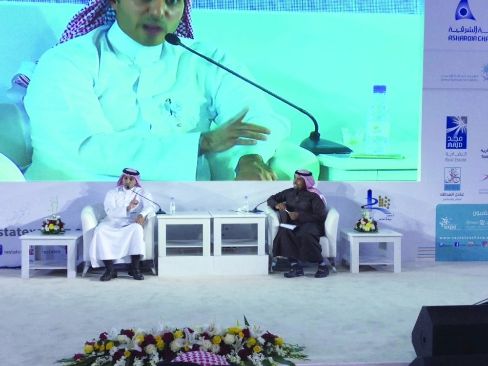 المديهيم يتحدث في الورشة                                                     (مكة)