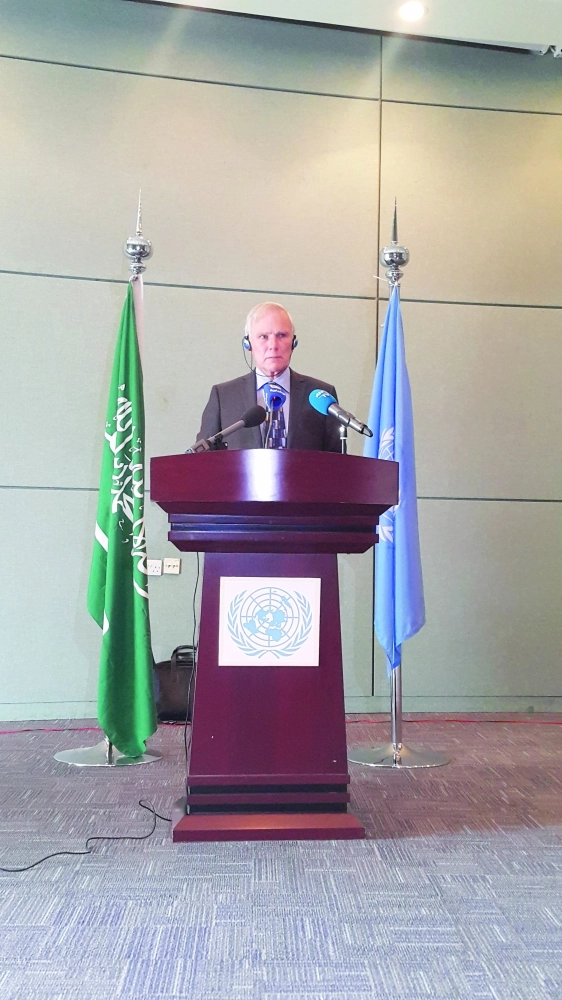 فيليب ألستون في مؤتمر صحفي بالرياض أمس                (مكة)