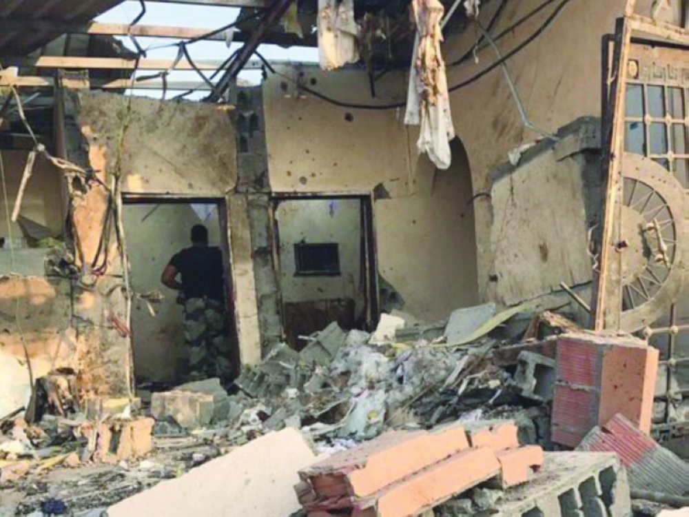 أثر انفجار المعمل في حي الحرازات بجدة أمس (تويتر)