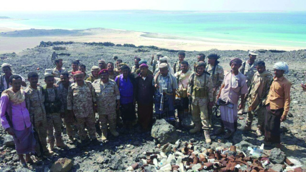 قافلة مساعدات إنسانية وطبية للداخل اليمني دشنها مركز الملك سلمان بالرياض أمس                               (واس)