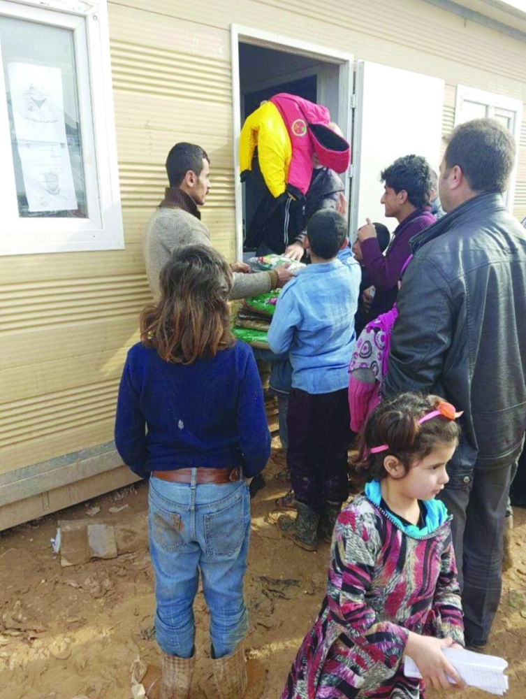 مساعدات سعودية للنازحين في الشمال السوري (واس)
