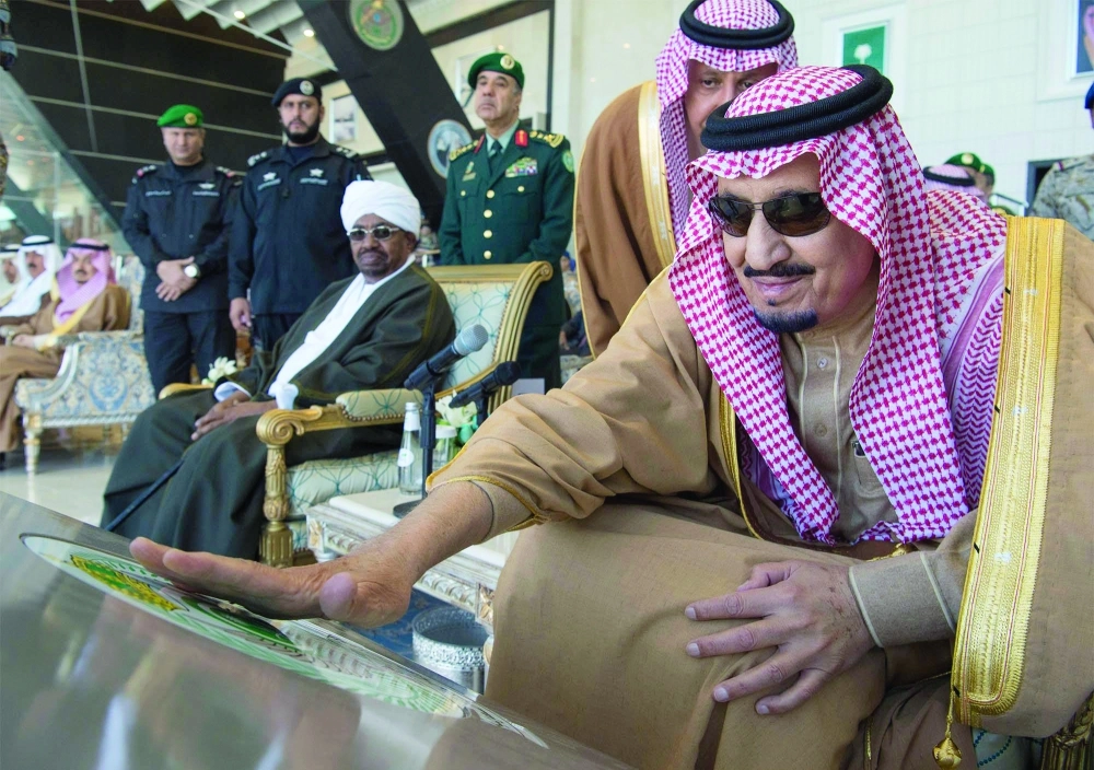 .. ويدشن طائرة النسر المقاتل