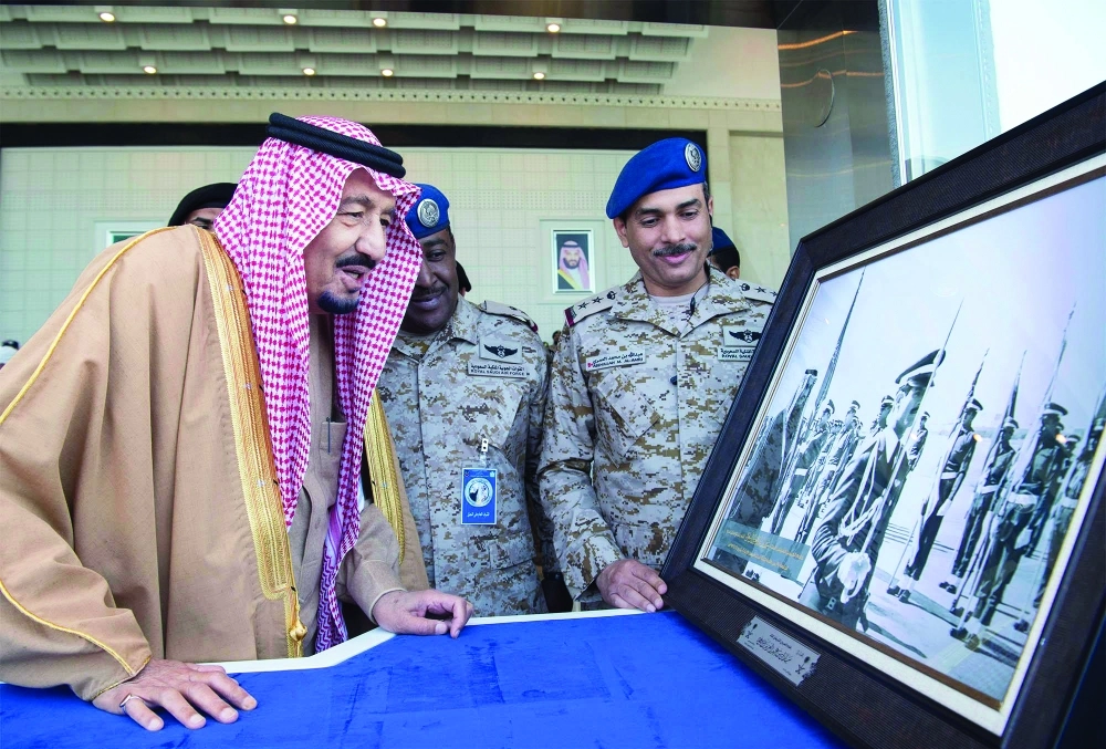 .. ويطالع تاريخ الكلية المصور