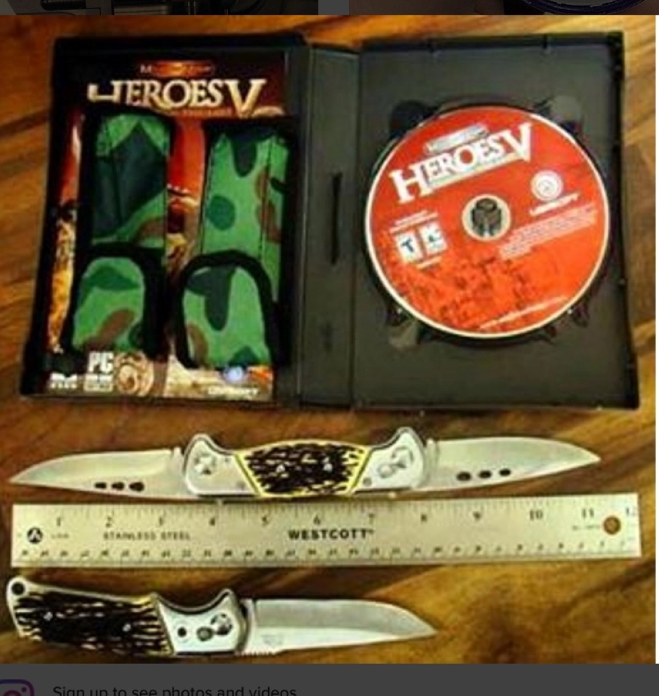 سكاكين مخبأة في علبة قرص الفيديو