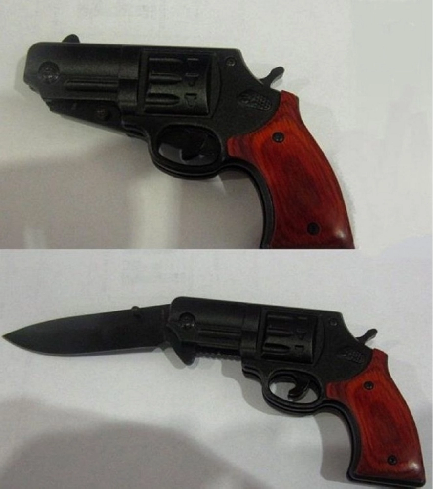 سكين على شكل مسدس