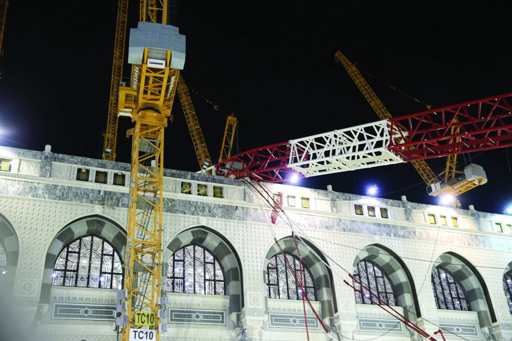 الرافعة التي سقطت في الحرم المكي قبل عامين  (مكة)