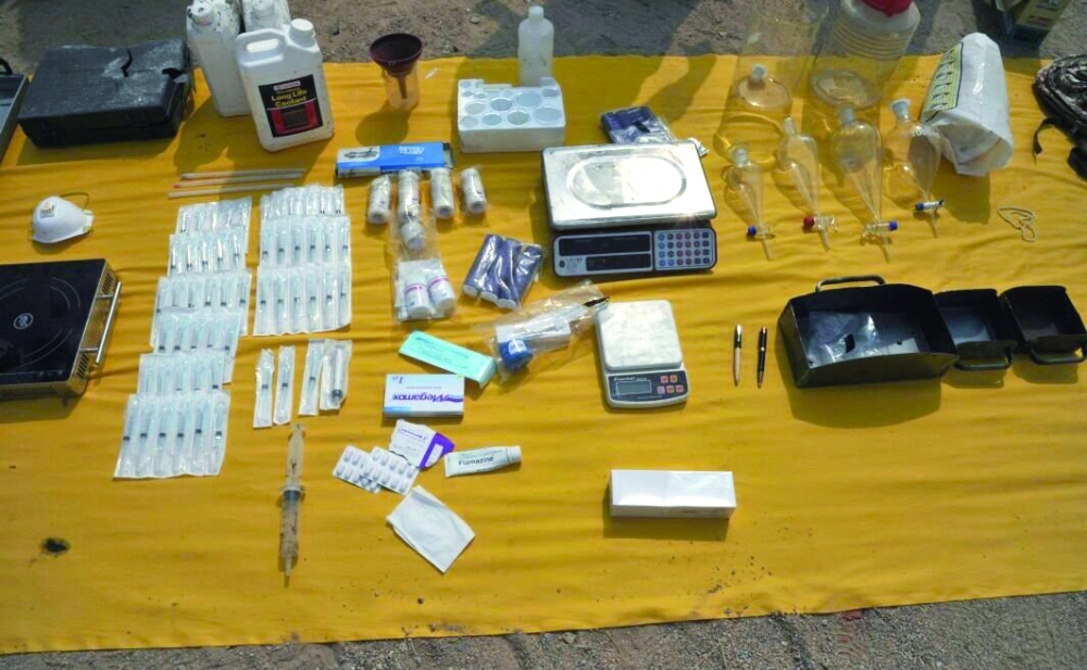 الموازين الالكترونية والأدوات والإبر الطبية المستخدمة في تحضير  المتفجرات  