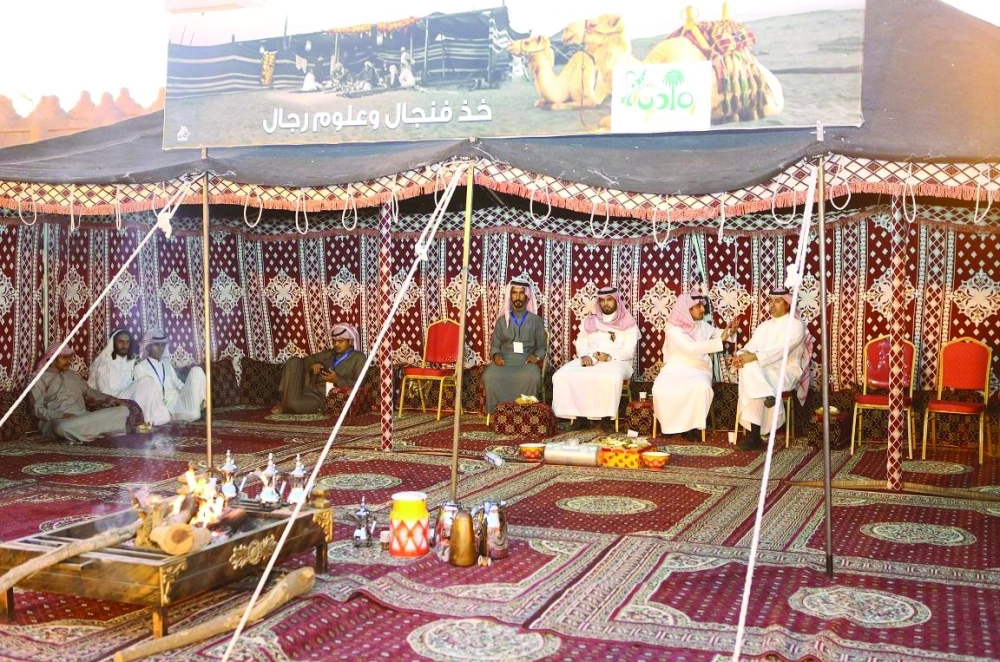 خيمة خذ فنجال وعلوم رجال وعرض الخيل في المهرجان                                                                             (واس) 