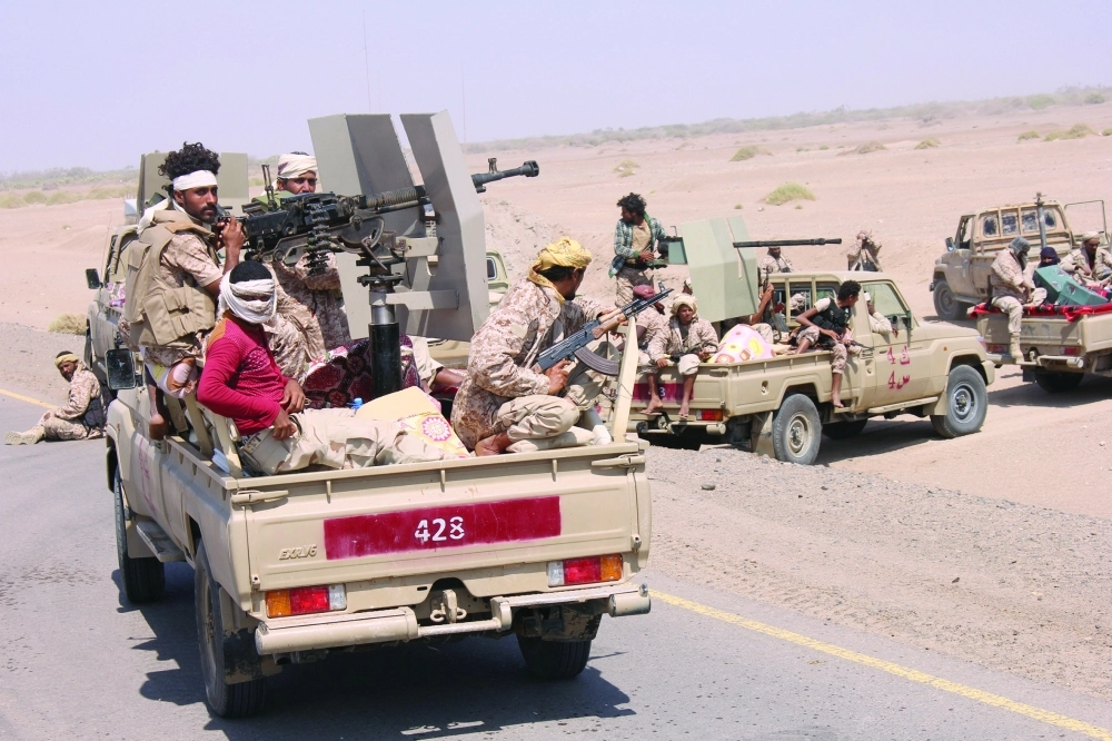 جنود من قوات الشرعية يعتلون سيارات في المخا بعد تحريرها                    (رويترز) 