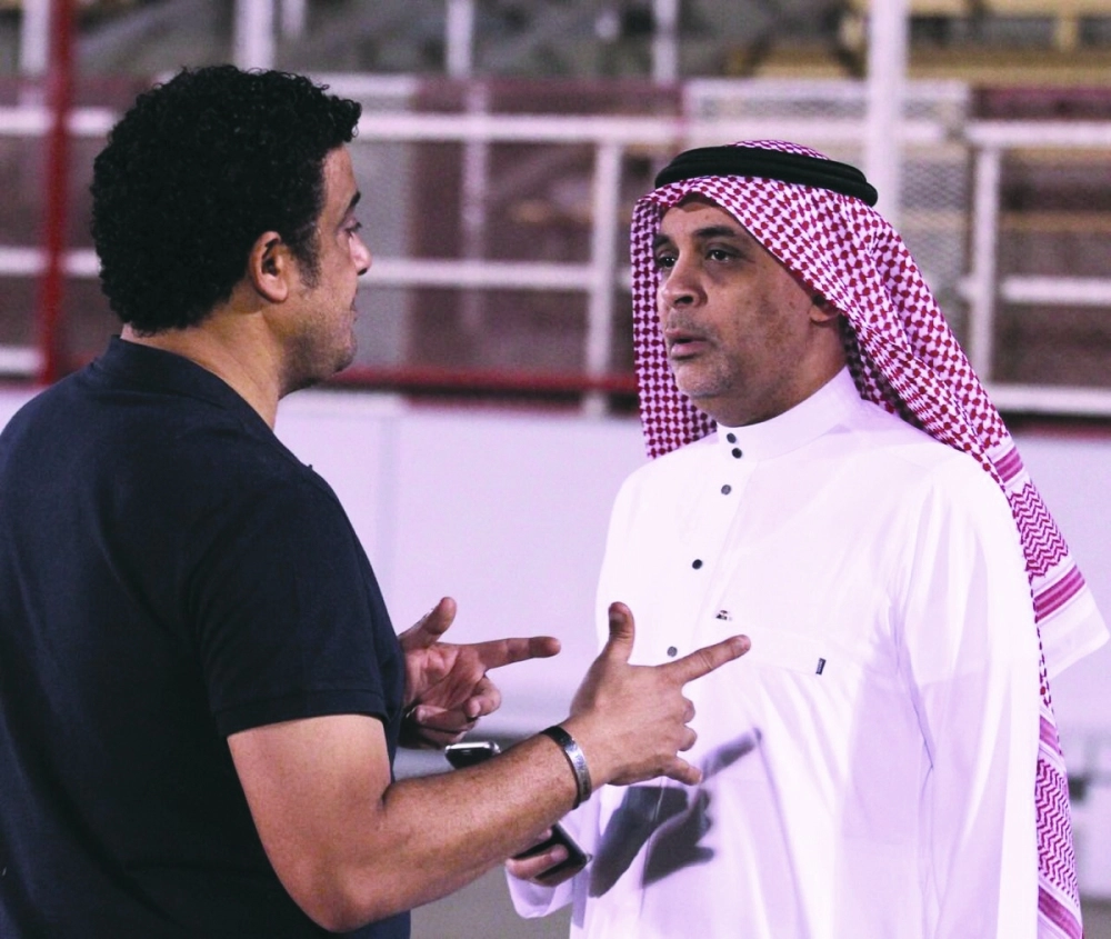 نقاش بين هشام مرسي وعادل عبدالرحمن             (مكة)