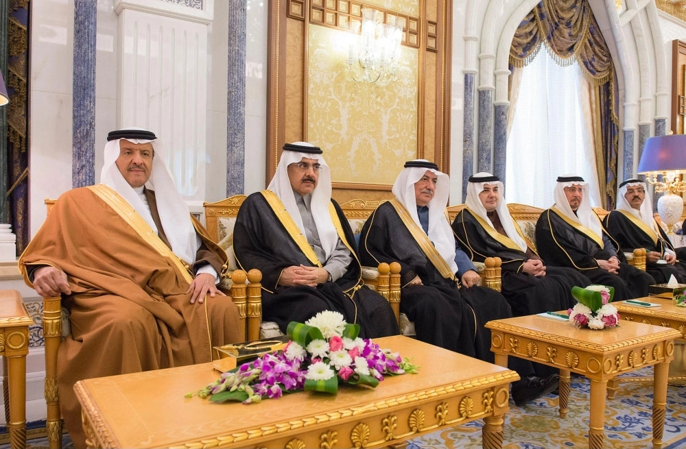 سلطان بن سلمان ومساعد العيبان وإبراهيم العساف وعادل الطريفي ونزار مدني وهاني مؤمنة خلال اللقاء