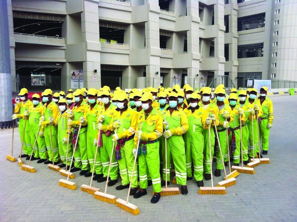 عمال نظافة بالمشاعر المقدسة  