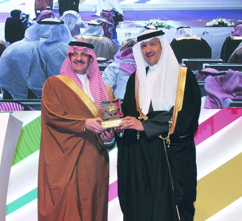 .. وخلال تكريم أمير المنطقة الشرقية