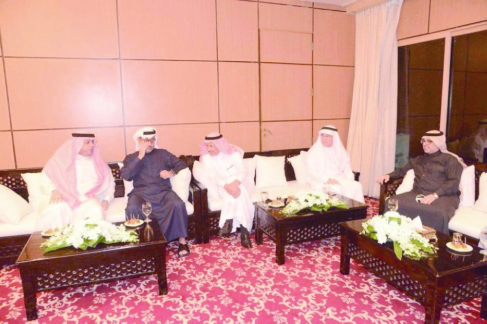 أحاديث ودية خلال المناسبة