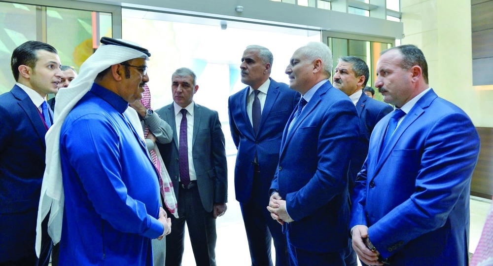 الوفد الأذربيجاني خلال الجولة (واس)