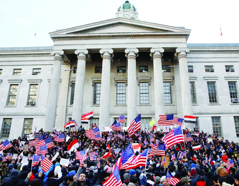 تجمع إسلامي في بروكلين احتجاجا على حظر ترمب         (أ ب)